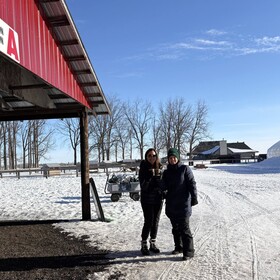 Cet après-midi, nos familles se sont réunies au Centre agro-éducatif du CECCE pour une magnifique randonnée en raquettes. Petits et grands ont profité d’une température idéale pour marcher, échanger et apprendre à se connaître.